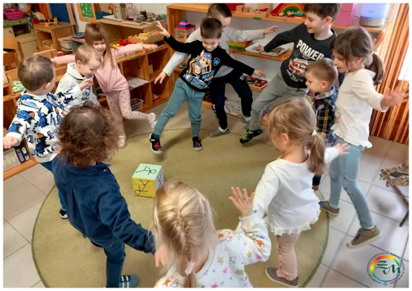 Spontán, mozgásfejlesztő játék a csoportban - testséma